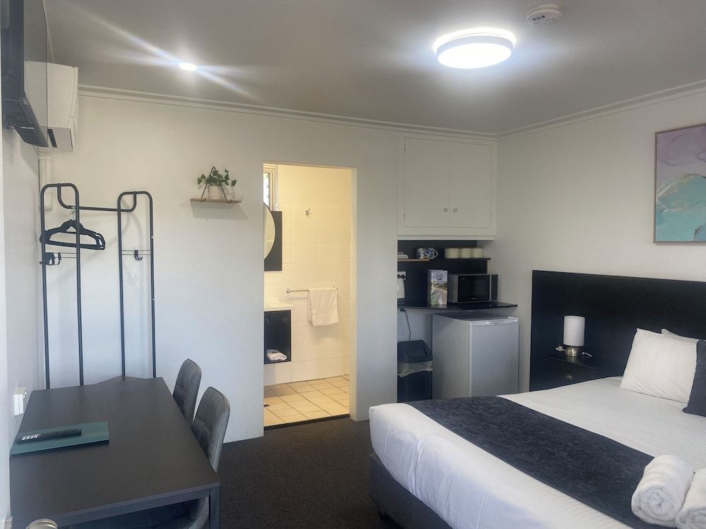 The Seaview Tavern Motel Double Room 4