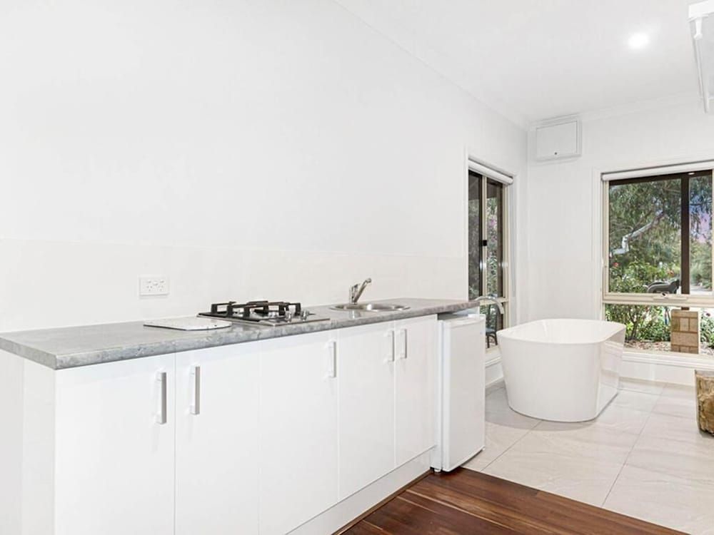 Northam Holiday Park Deluxe 1 Bedroom Cabin 3