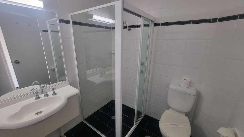 Forstay Motel Standard Room, Multiple Beds 3