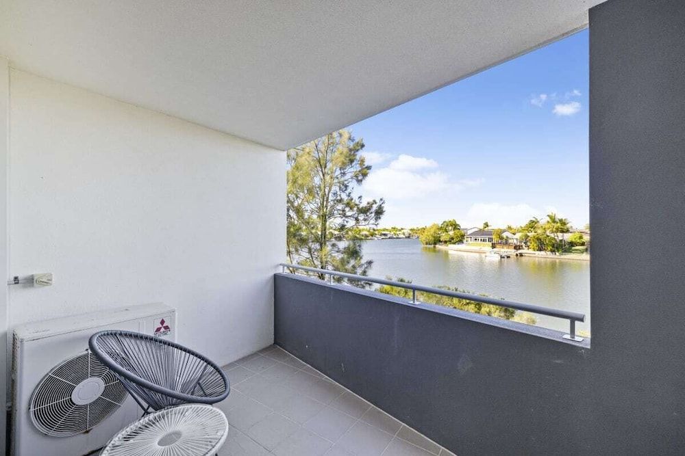 Broadwater and Saltwater on the Peninsula. 2 Bedroom Apartment on Broadwater 4