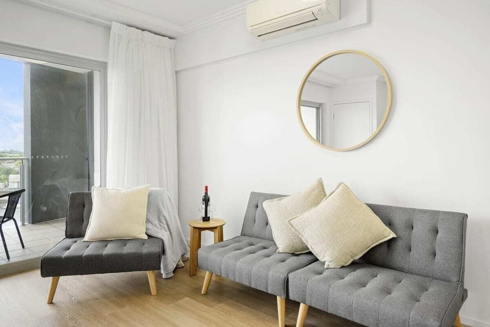 Broadwater and Saltwater on the Peninsula. 1 Bedroom Apartment on Broadwater 3