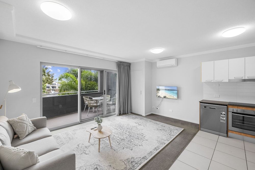 Broadwater and Saltwater on the Peninsula. 1 Bedroom Apartment on Broadwater 8