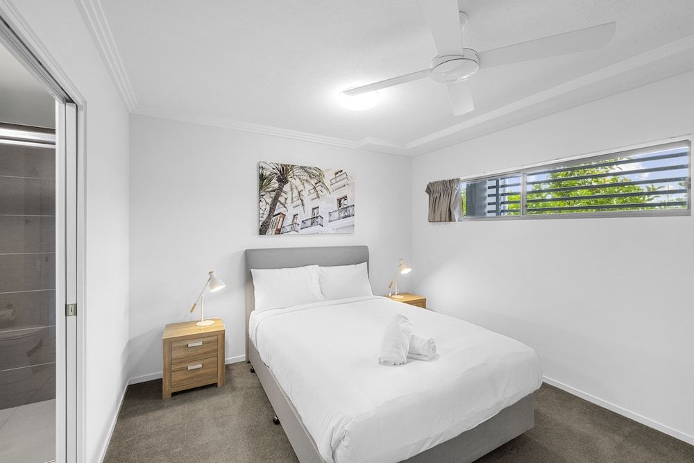 Broadwater and Saltwater on the Peninsula. 1 Bedroom Apartment on Broadwater 2