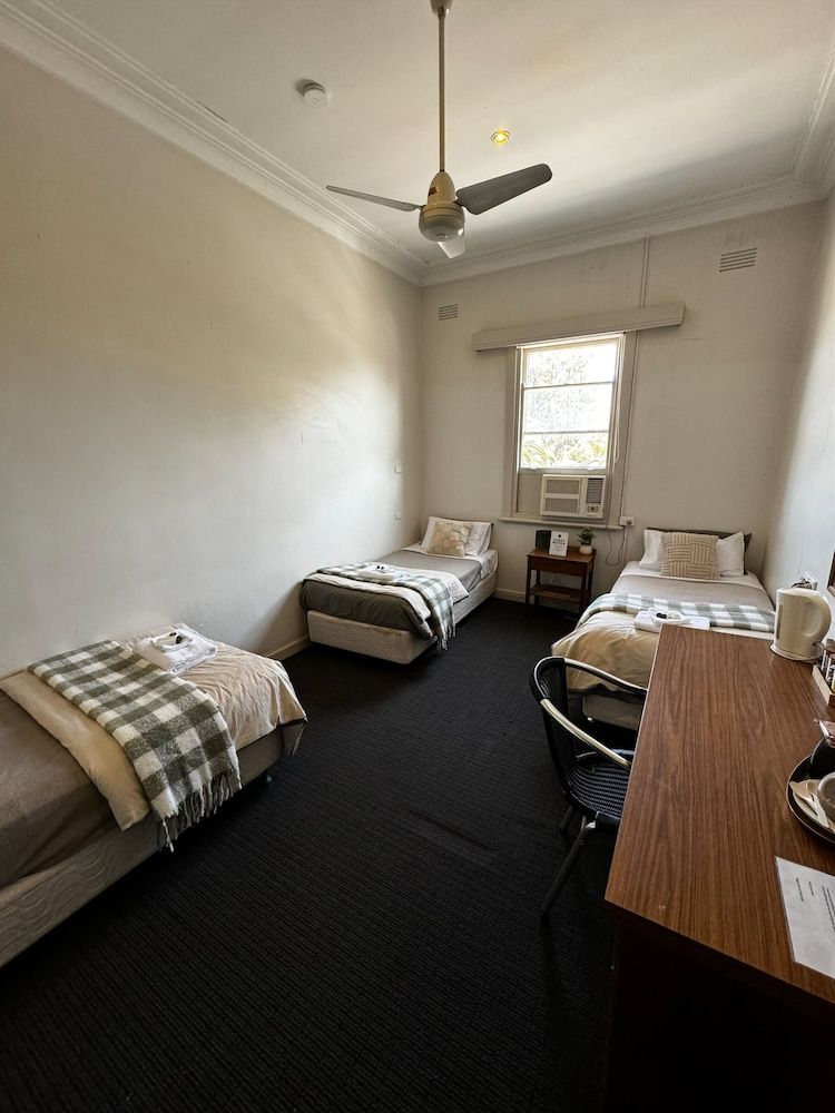 William Farrer Hotel Standard Triple Room