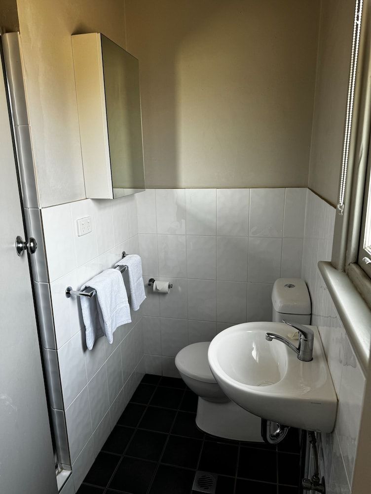 William Farrer Hotel Standard Twin Room 3