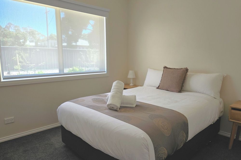 Sandhurst House (3 BR)