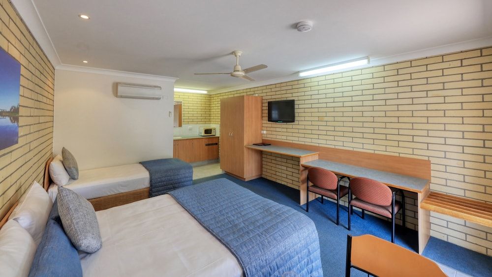 Queen & Single Room