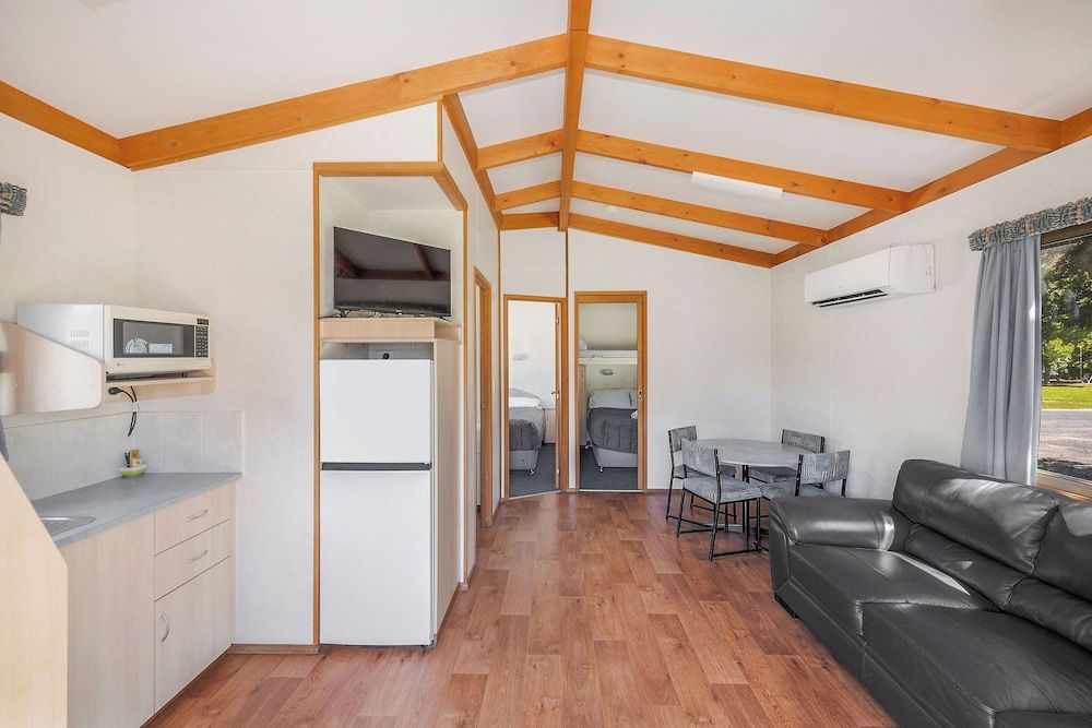 Reflections Tumut River Standard Cabin - Sleeps 5 - Jayco 5