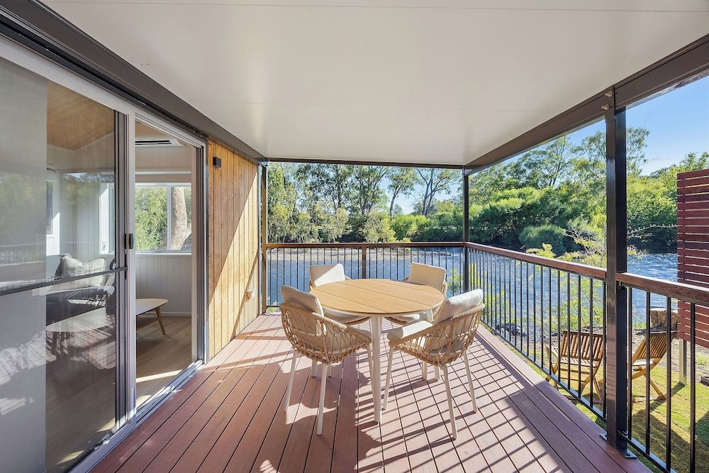 Reflections Tumut River Deluxe Mobile Home 3