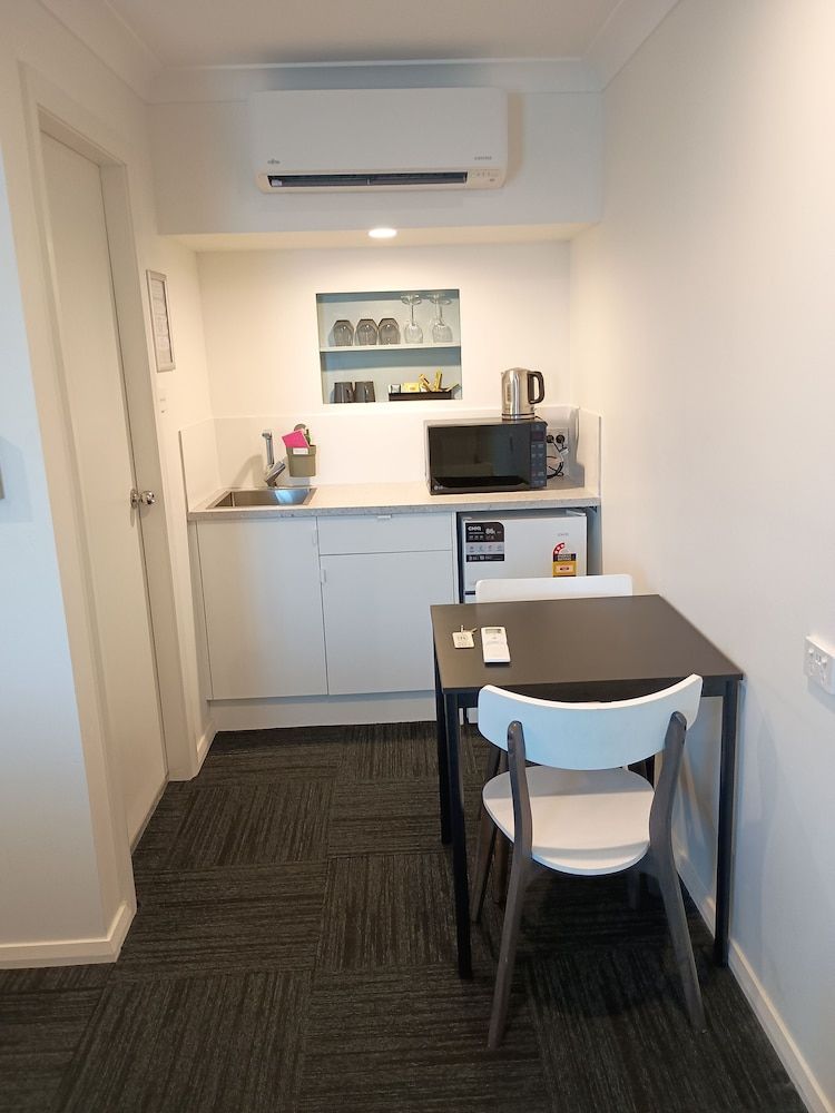 Surf Beach Motel Newcastle Basic Room, 1 Queen Bed 4