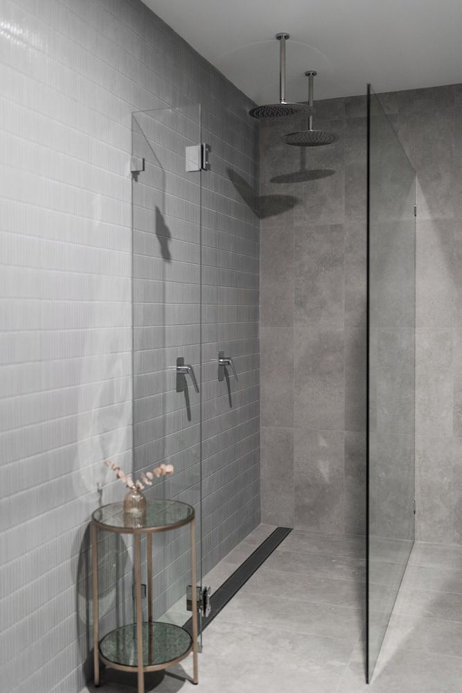 St Hugh Hotel Wagga Wagga Luxury Room 3