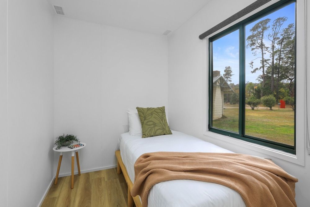 Creswick Holiday Park Family Cabin, 2 Bedrooms, Kitchenette 3