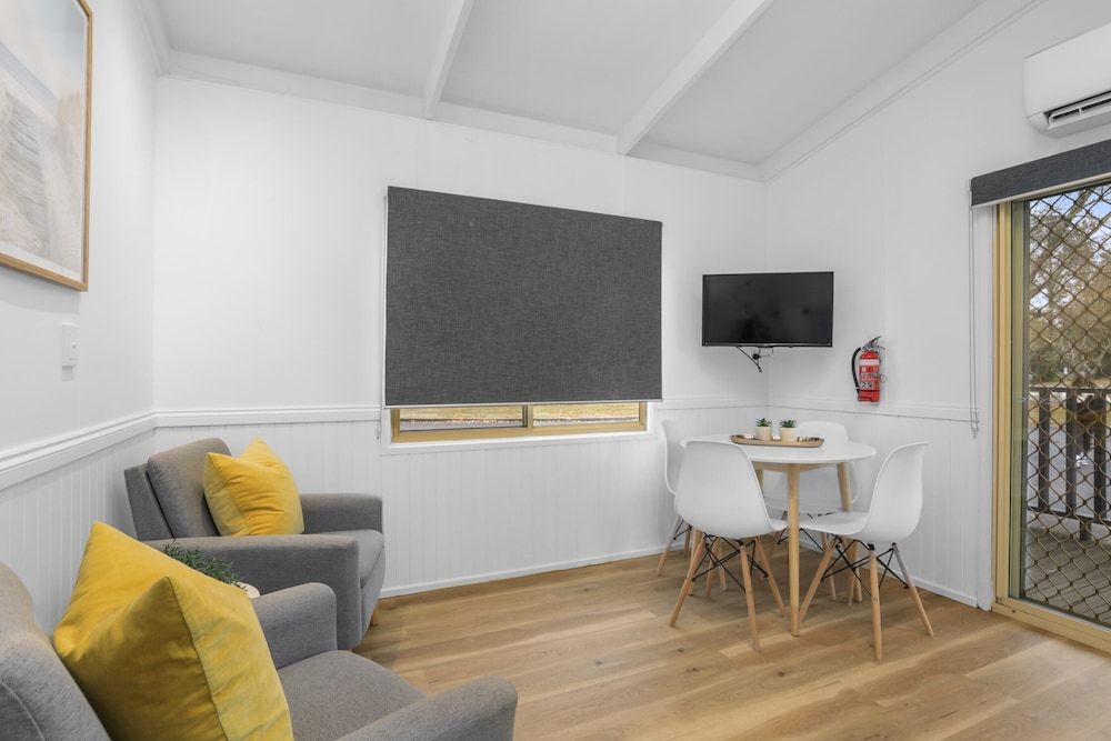 Creswick Holiday Park Standard Cabin, 1 Queen Bed, Kitchenette 3