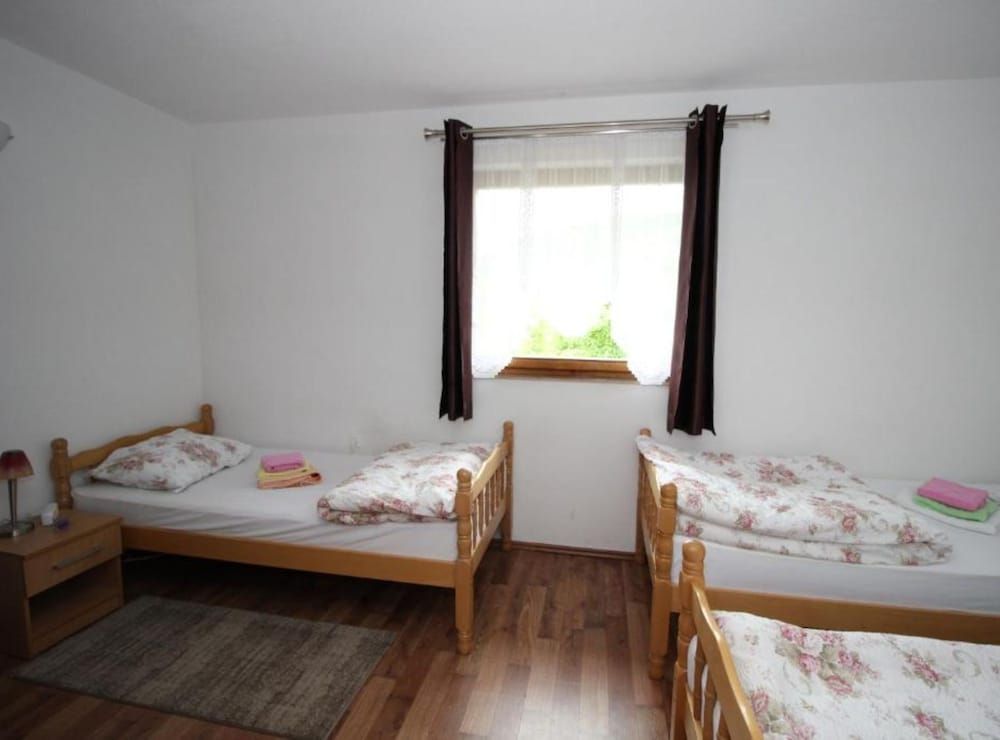 House (Four bedroom house with river view)
