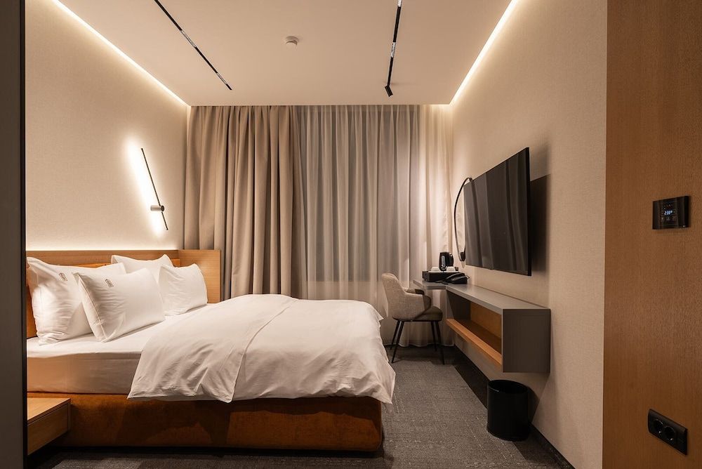 Garni Hotel Galeria Quadruple Room, City View