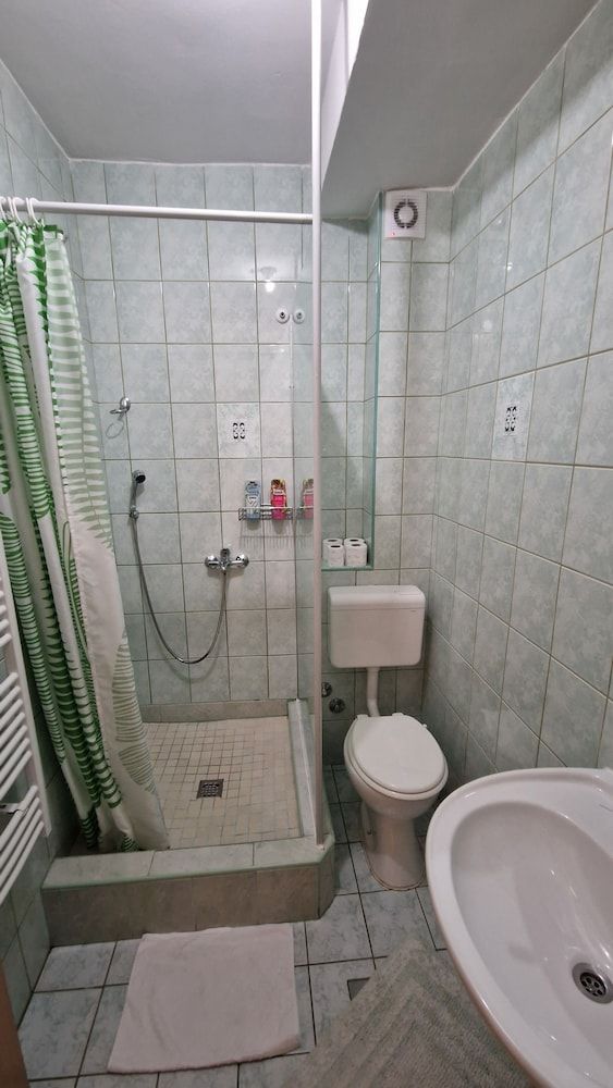 Guesthouse Rose Deluxe Twin Room 9