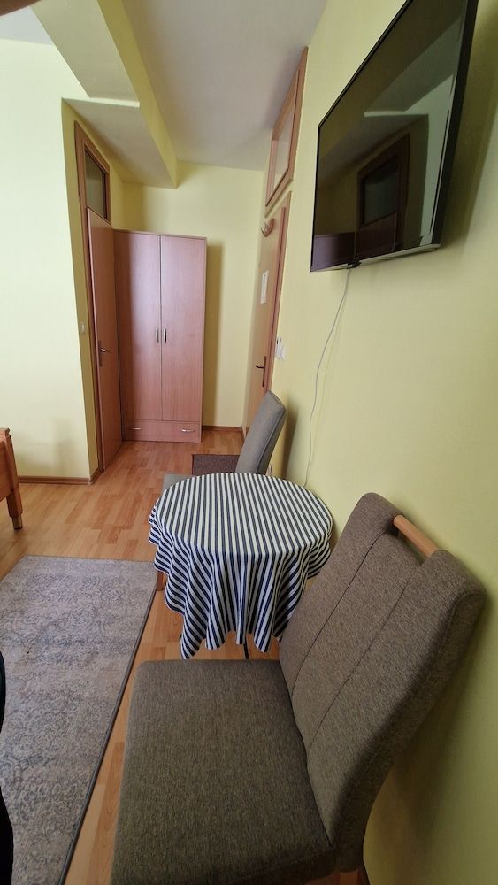 Guesthouse Rose Deluxe Twin Room 10