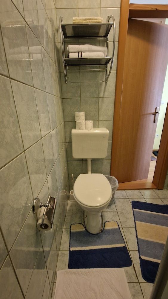 Guesthouse Rose Deluxe Twin Room 8