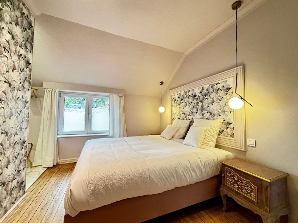 Maison du Roi Comfort Double Room, City View 2