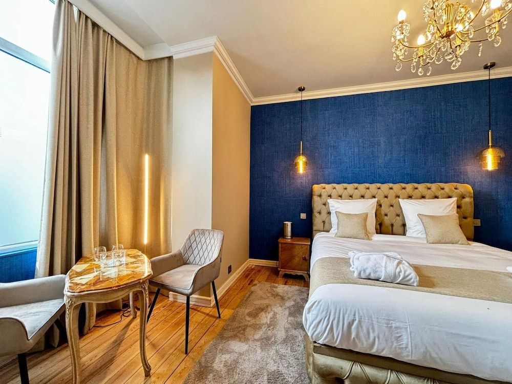 Maison du Roi Luxury Suite, City View 2