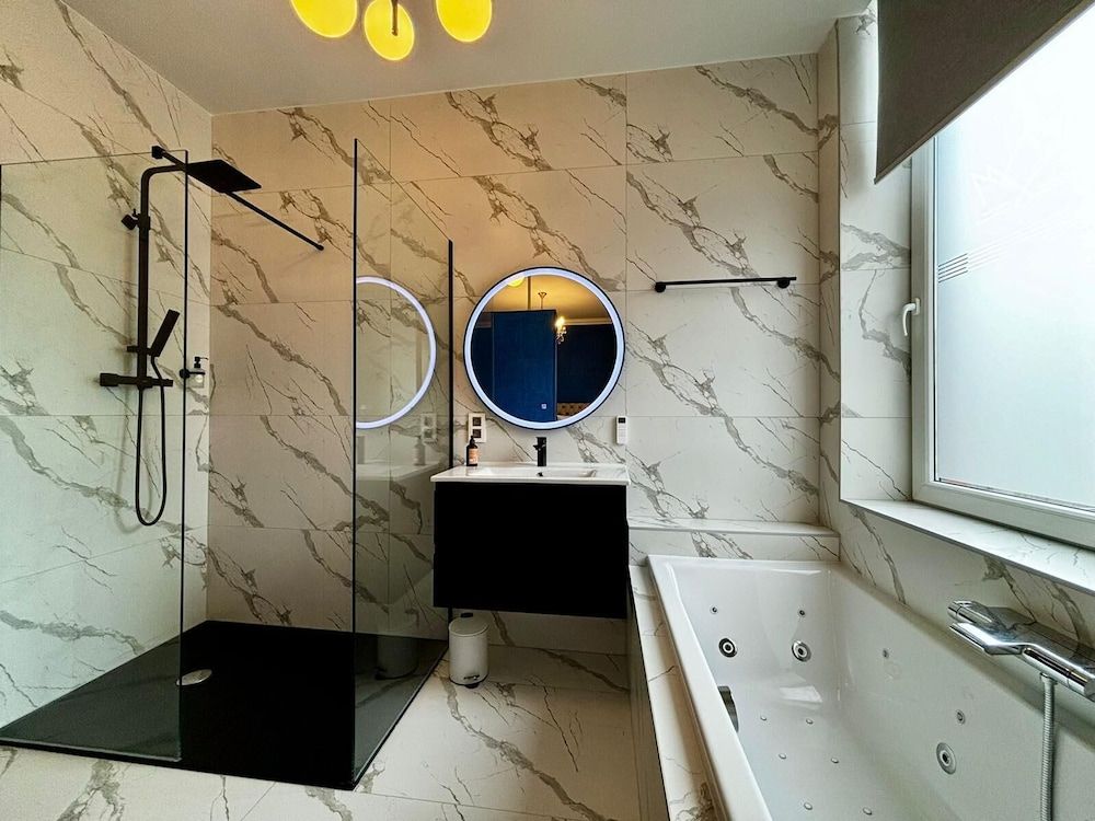 Maison du Roi Luxury Suite, City View 4