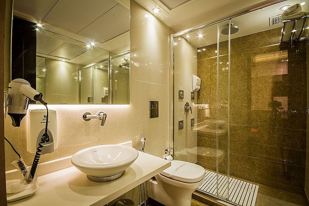 Hotel Grand Godwin @ 5 Mins Distance from New Delhi Railway Station Executive Room, 1 King Bed, Accessible 8