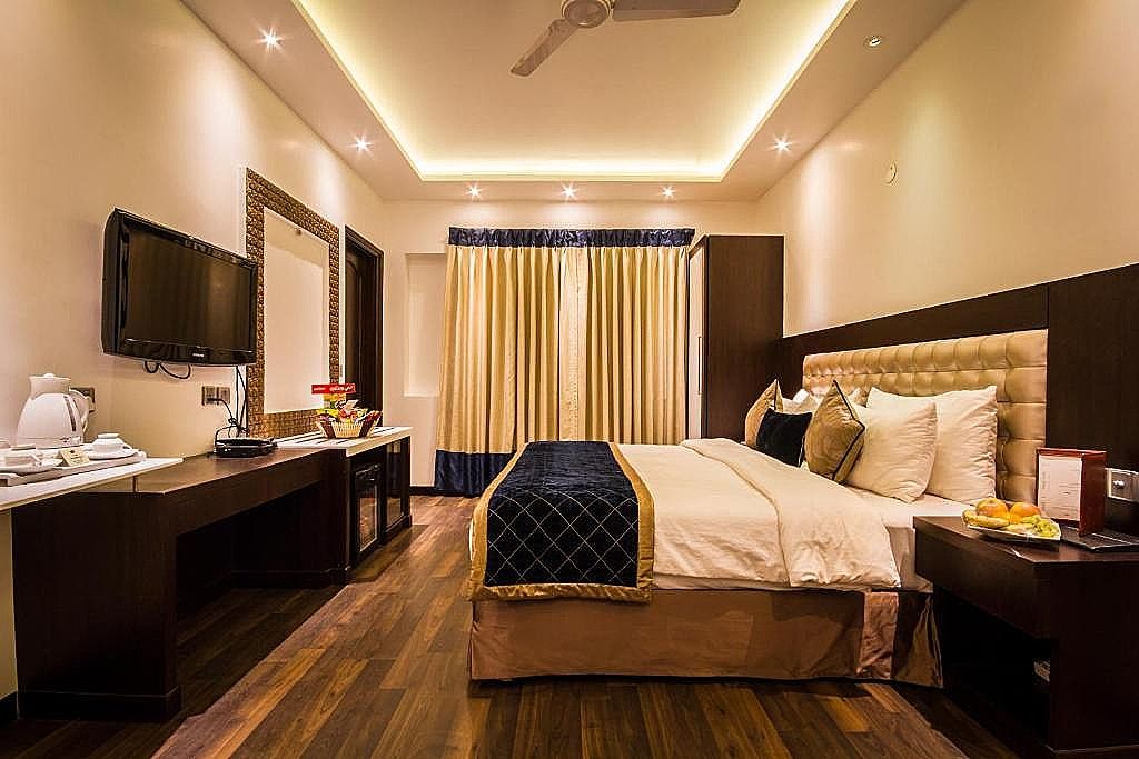 undefined Hotel Grand Godwin 4