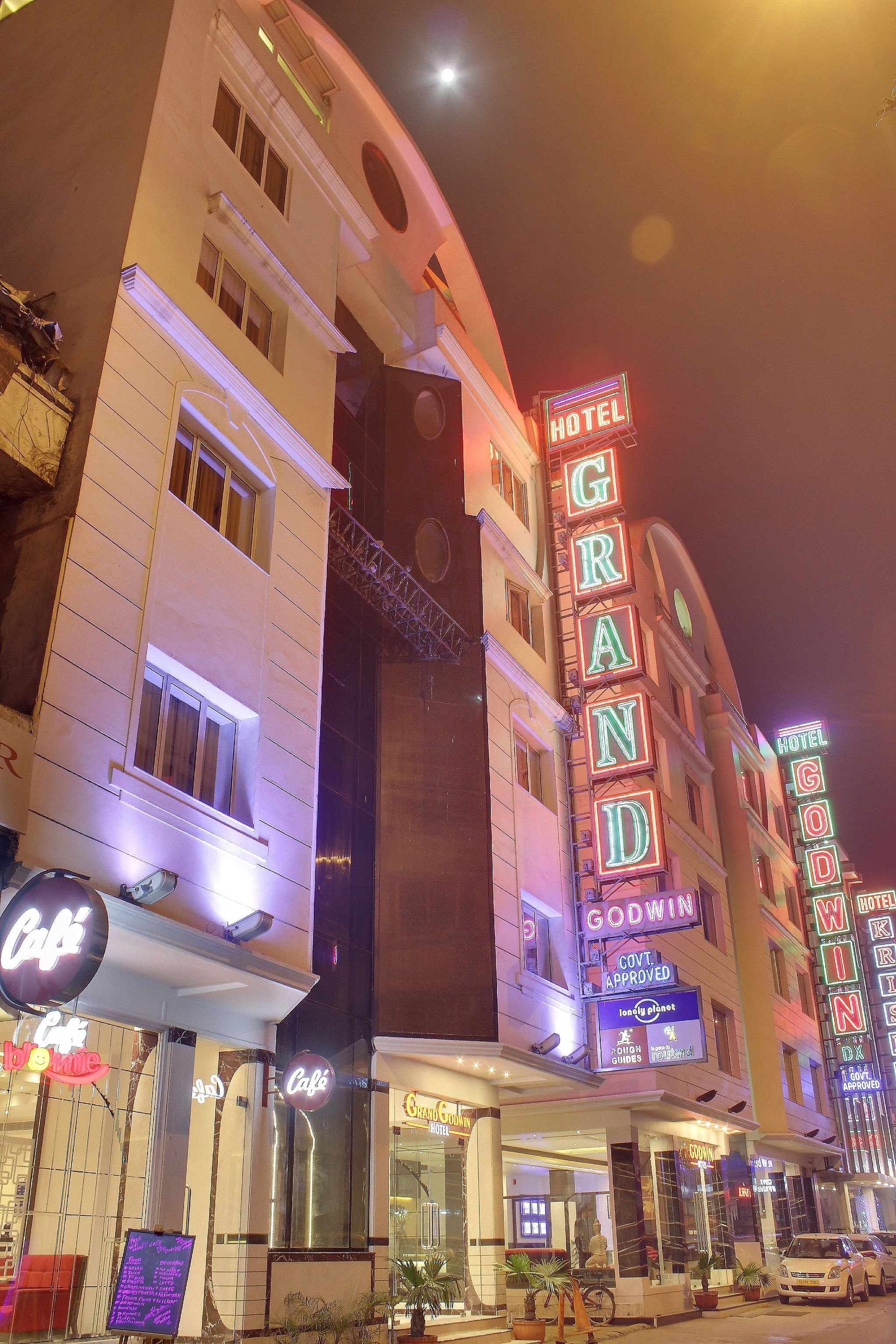 undefined Hotel Grand Godwin 6