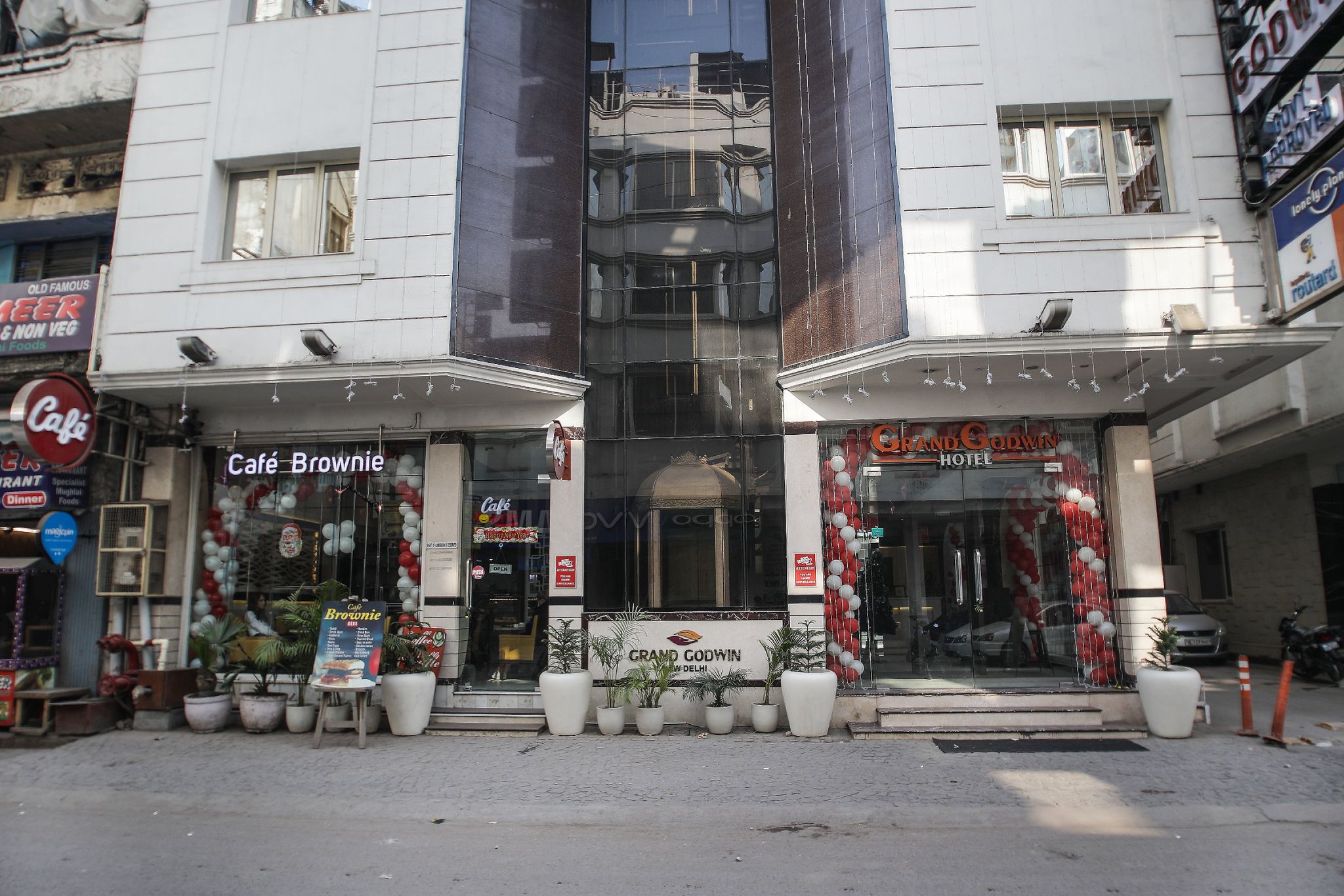 undefined Hotel Grand Godwin 8