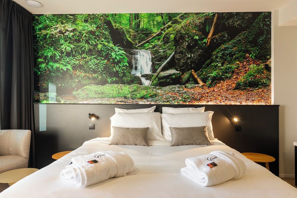 CC Nomie Hôtel Restaurant Luxury Suite, 1 Bedroom, Jetted Tub, Garden View 4