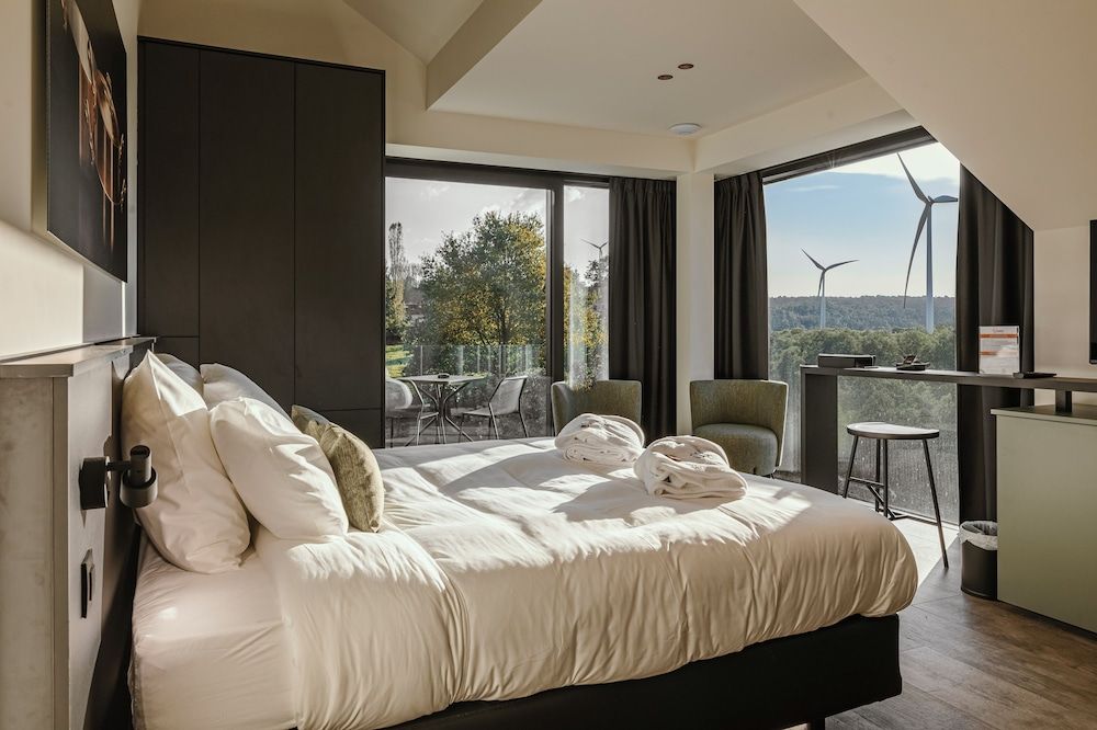 CC Nomie Hôtel Restaurant Luxury Suite, 1 Bedroom, Jetted Tub, Garden View 2