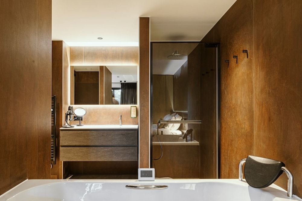 CC Nomie Hôtel Restaurant Luxury Suite, 1 Bedroom, Jetted Tub, Garden View 14