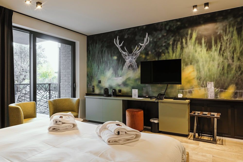 CC Nomie Hôtel Restaurant Luxury Suite, 1 Bedroom, Jetted Tub, Garden View 6