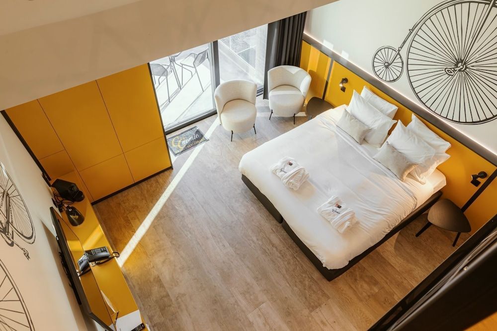 CC Nomie Hôtel Restaurant Family Suite, 2 Bedrooms, Jetted Tub, Garden View 6