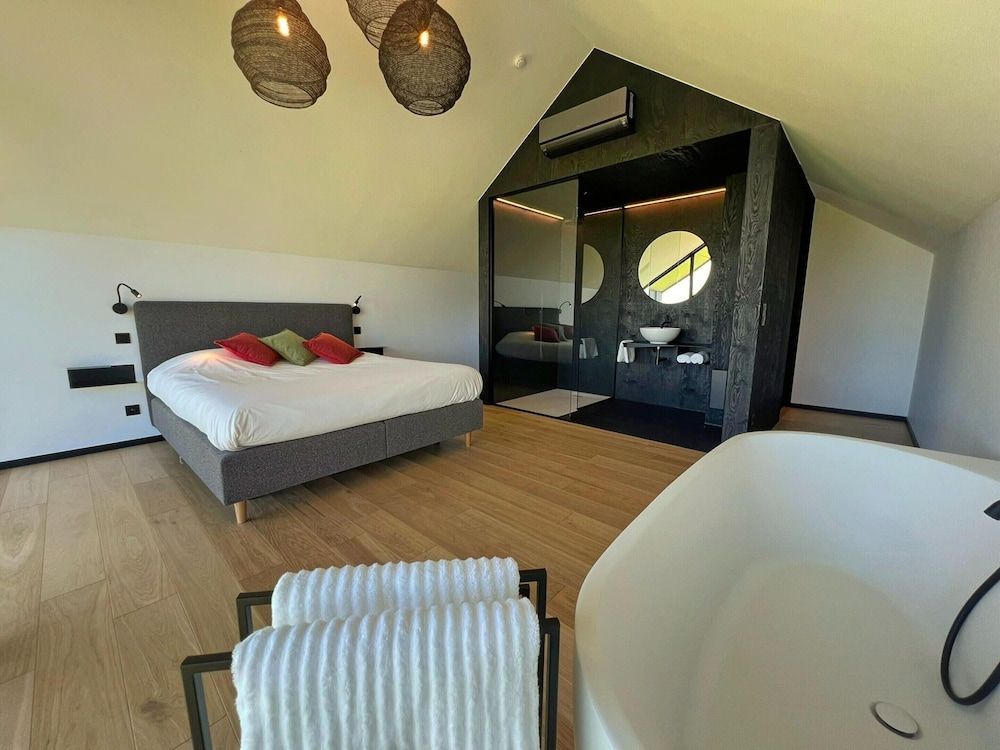 Amazing Lodge With Shared Pool House 5