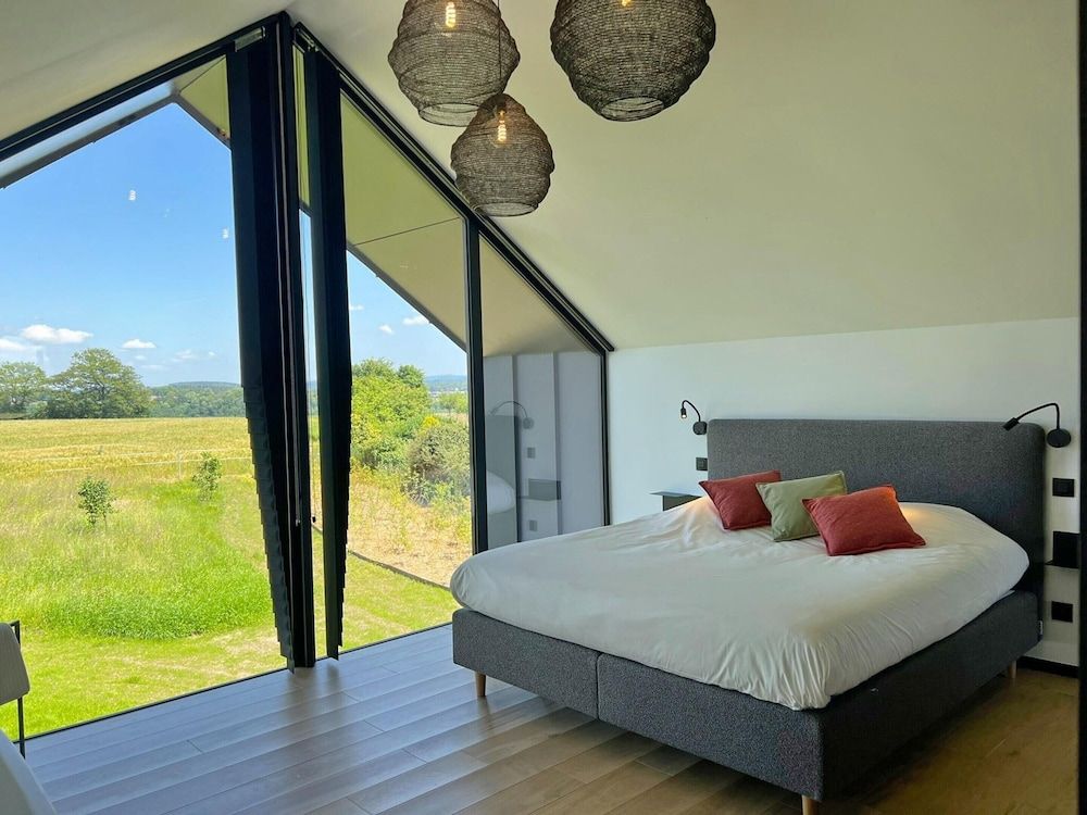 Amazing Lodge With Shared Pool House