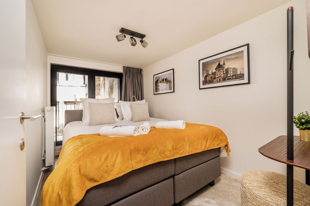 Heritage Suites Antwerp Deluxe Apartment, 2 Bedrooms, City View 2