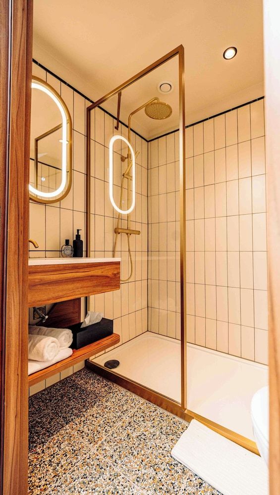 Via Antwerp Classic Twin Room 3