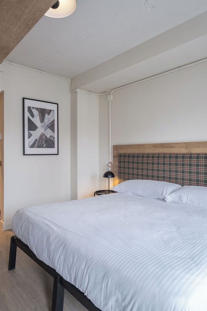 Latroupe Grand Place Family Room for 4 Double 4