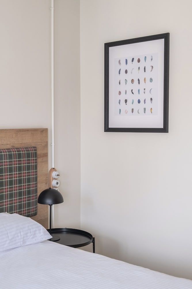 Latroupe Grand Place Family Room for 4 Double 3