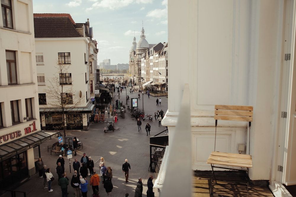 A Place - Oude Koornmarkt 1