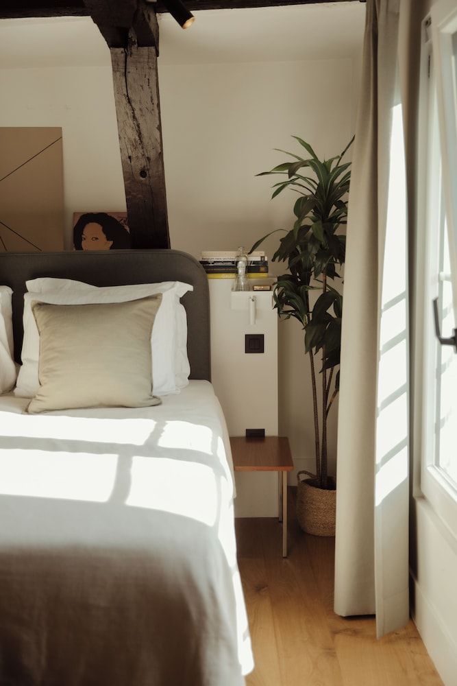 Deluxe Suite, City View