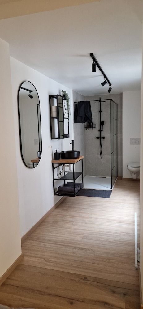 Charleroi Cozy Home Design Studio Suite 2