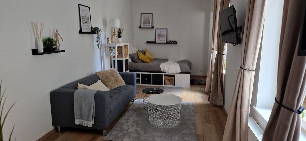 Charleroi Cozy Home Design Studio Suite 7