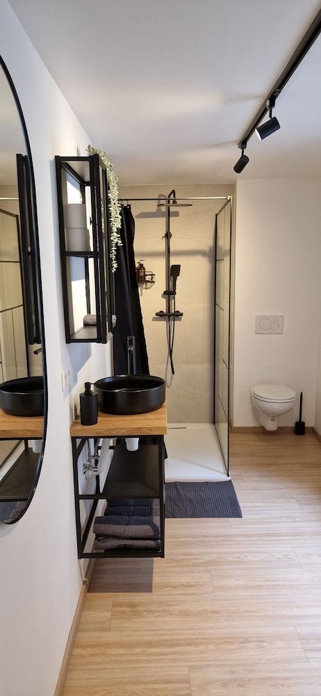 Charleroi Cozy Home Design Studio Suite 3