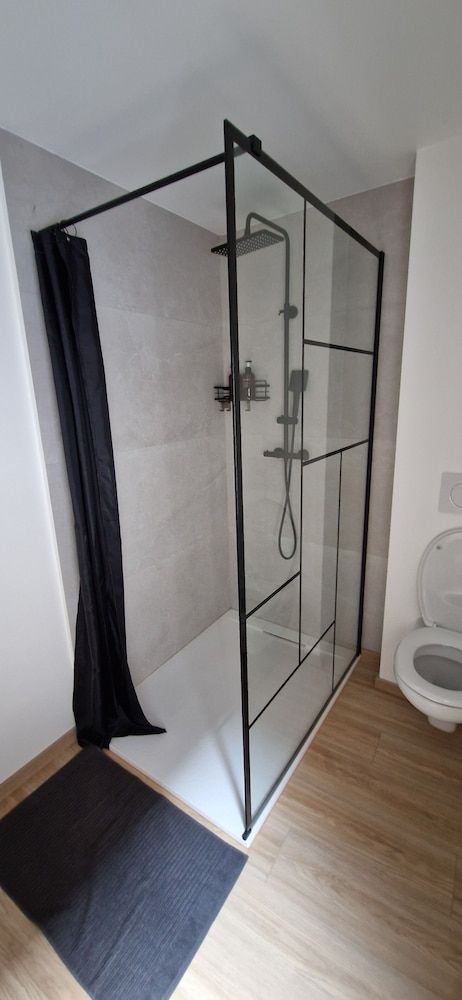 Charleroi Cozy Home Design Studio Suite 4