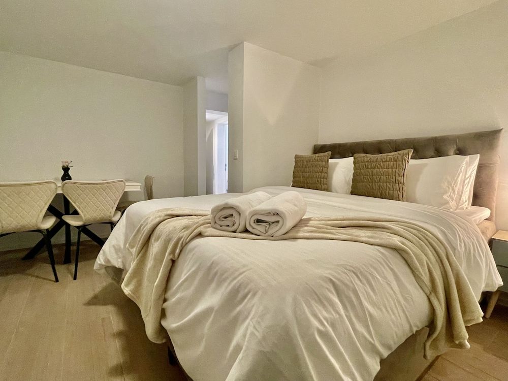 Deluxe Apartment, City View