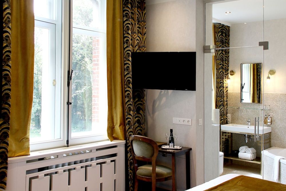 Hotel Shamon Junior Suite, 1 King Bed, Garden View 4