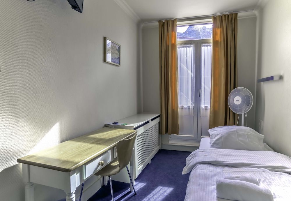Single Room, Shared Bathroom