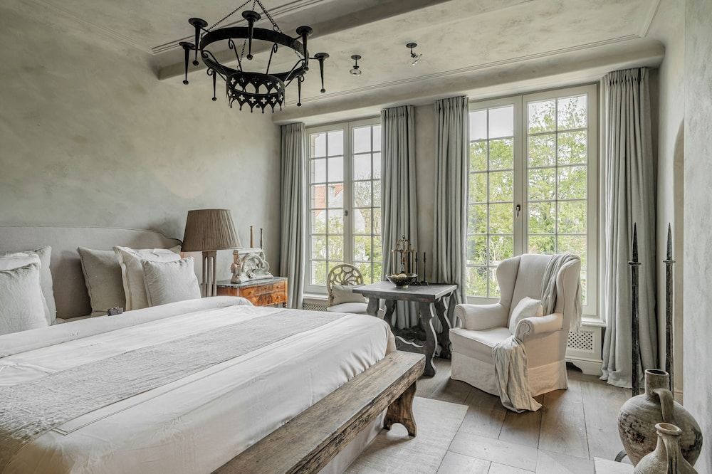 The Notary Cloister Suite